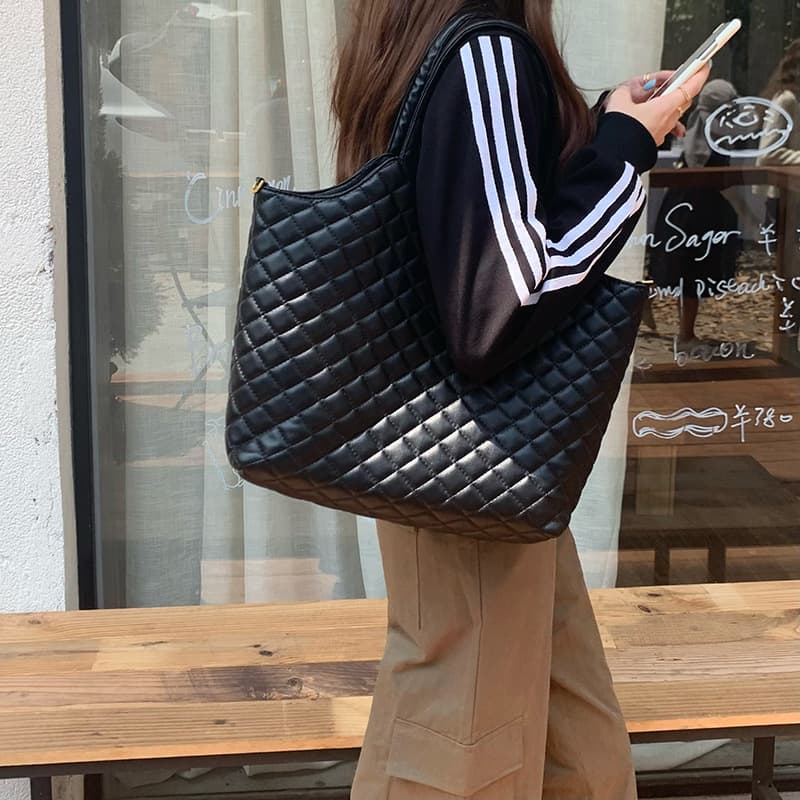 ふんわり大容量キルティングバッグ