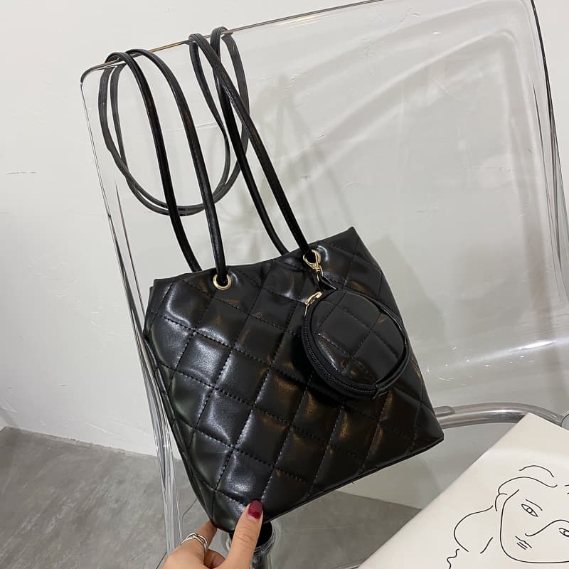 キルティングバッグ 上品キルティングミニハンドバッグ