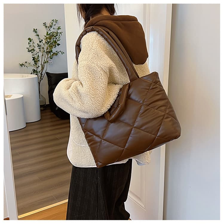 キルティングバッグ ふわふわキルト 大容量トートバッグ