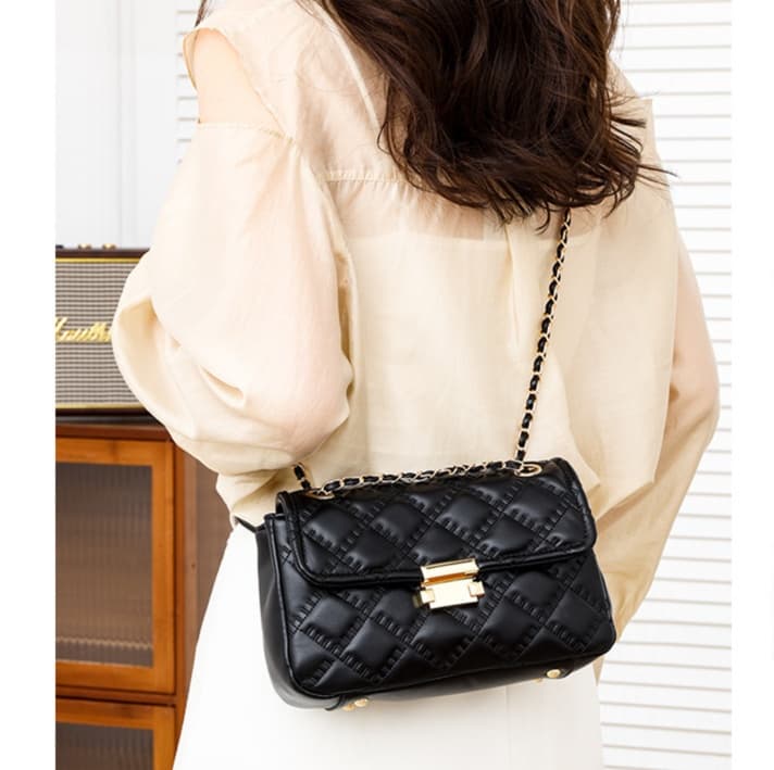 キルティングバッグ キルティング加工レザーチェーンバッグ