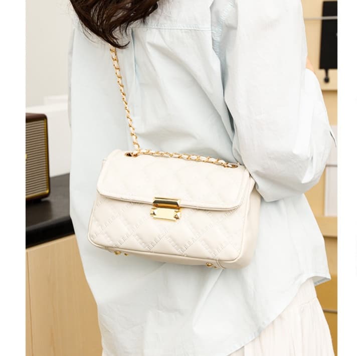 キルティングバッグ キルティング加工レザーチェーンバッグ