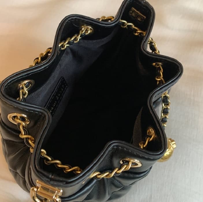 キルティングバッグ なめらかレザーキルティング巾着バッグ