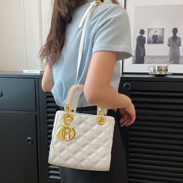 キルティングバッグ 上品キルティング ミニ手提げバッグ