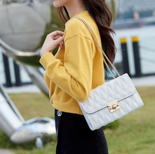 キルティングバッグ 上品なキルティングレザーチェーンバッグ