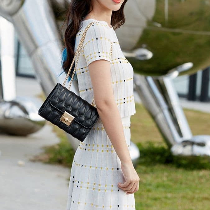 キルティングバッグ 上品なキルティングレザーチェーンバッグ