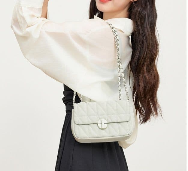 キルティングバッグ 上品キルティングミニショルダー