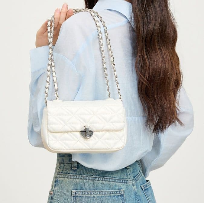 キルティングバッグ 上品キルティングミニショルダー