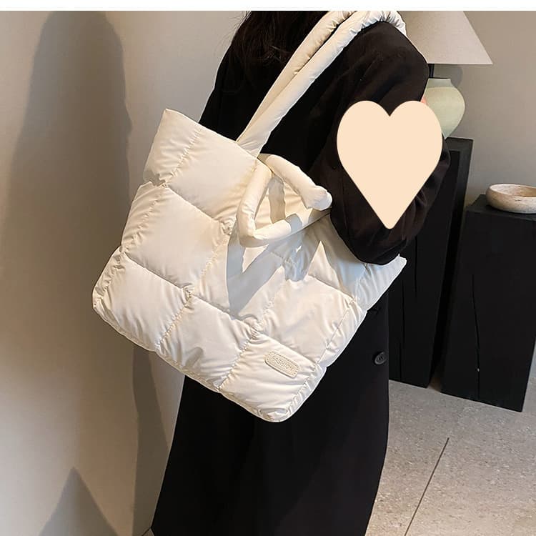 キルティングバッグ ふんわり中綿入りダウン風トートバッグ