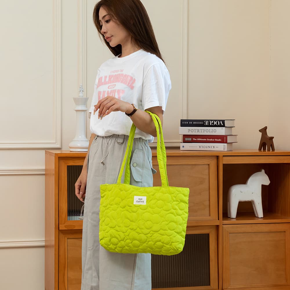 キルティングバッグ 花模様キルティング ふんわり肩掛けバッグ