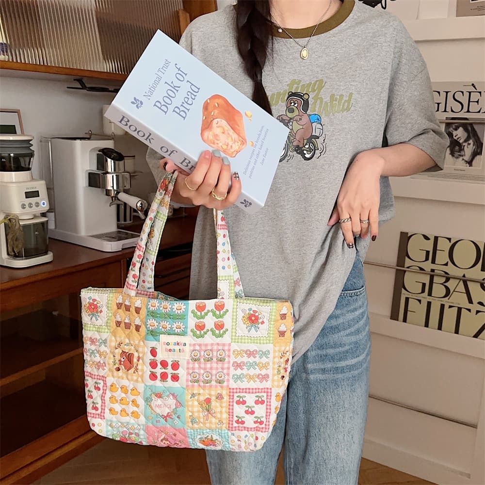 キルティングバッグ 優美な花柄キルティングトートバッグ