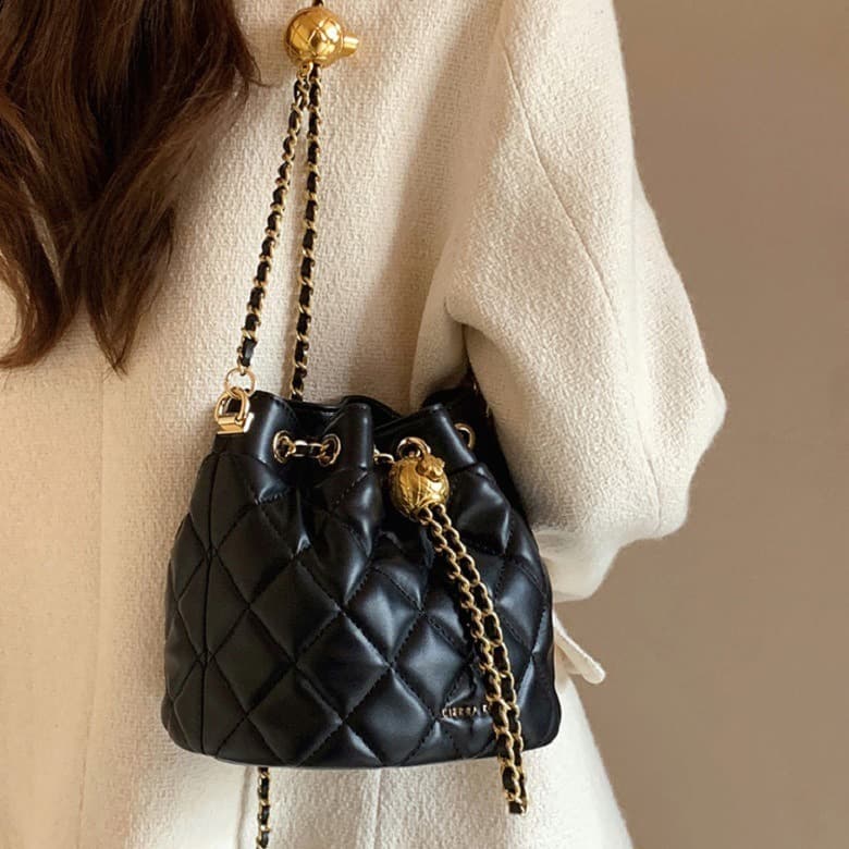 キルティングバッグ なめらかレザーキルティング巾着バッグ