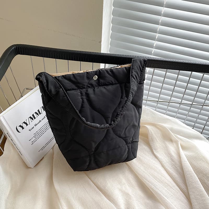 キルティングバッグ ふわり曲線キルティングミニトート