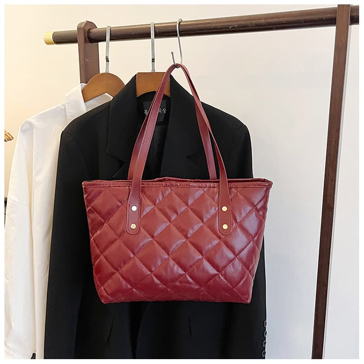 キルティングバッグ 菱格模様のシンプルトートバッグ