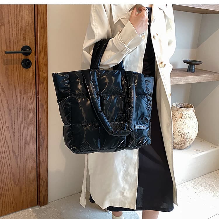 キルティングバッグ ふんわり中綿入りダウン風トートバッグ