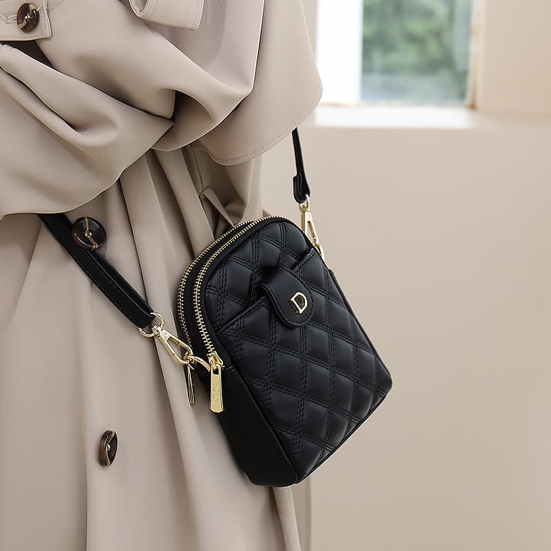 キルティングバッグ 高級感溢れる菱形模様ミニショルダーポーチ