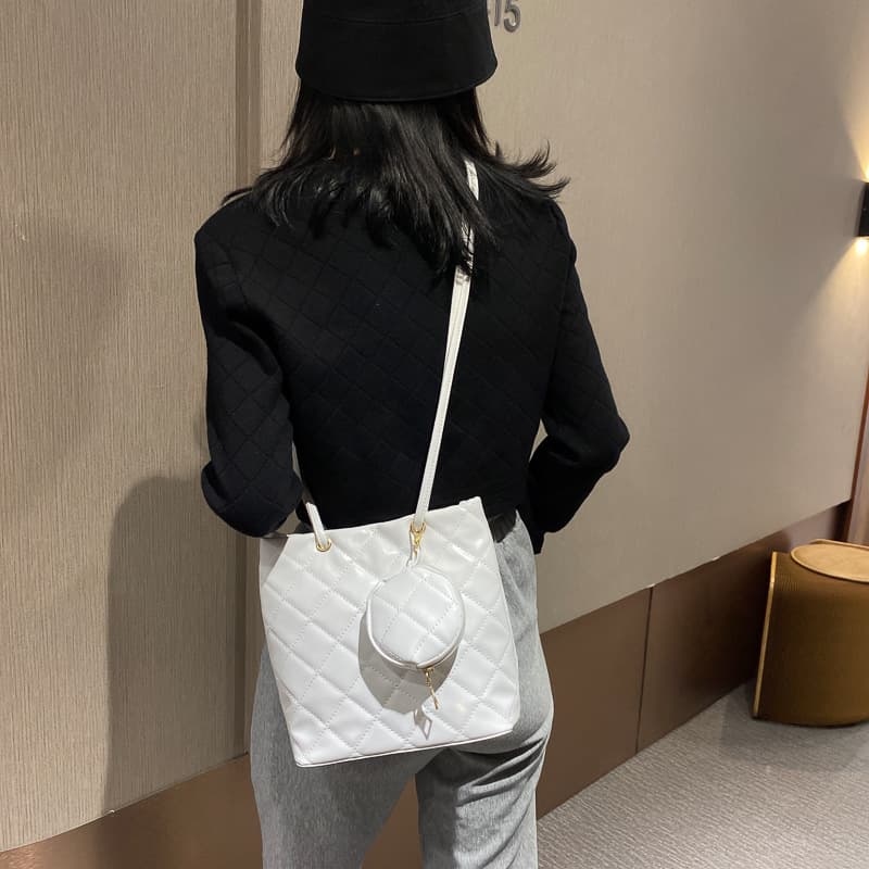 キルティングバッグ 上品キルティングミニハンドバッグ