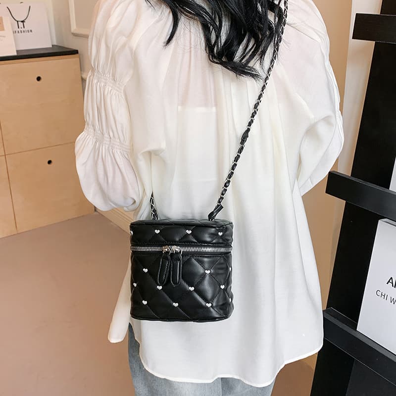 キルティングバッグ ハート刺繍キルティングポシェット