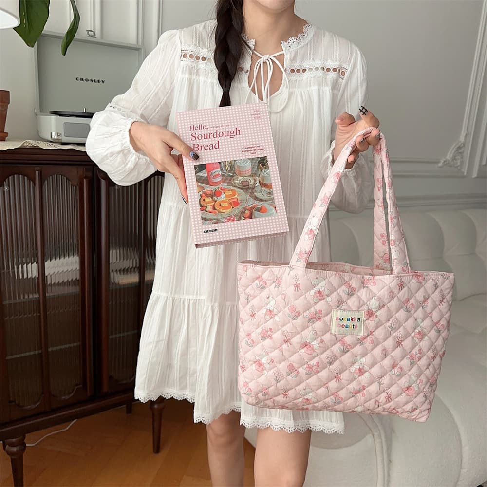 キルティングバッグ 優美な花柄キルティングトートバッグ