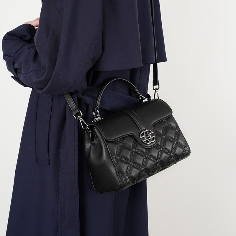 キルティングバッグ モダンキルティング 斜めがけレザーバッグ