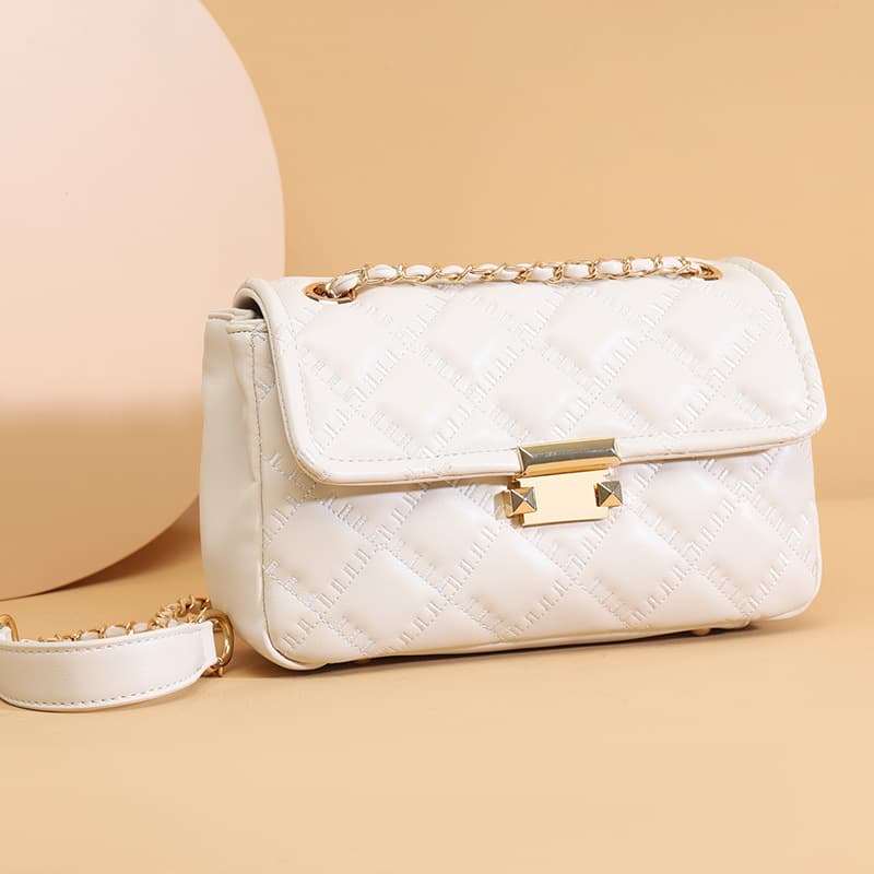 キルティングバッグ キルティング加工レザーチェーンバッグ