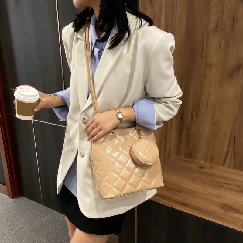 キルティングバッグ 上品キルティングミニハンドバッグ