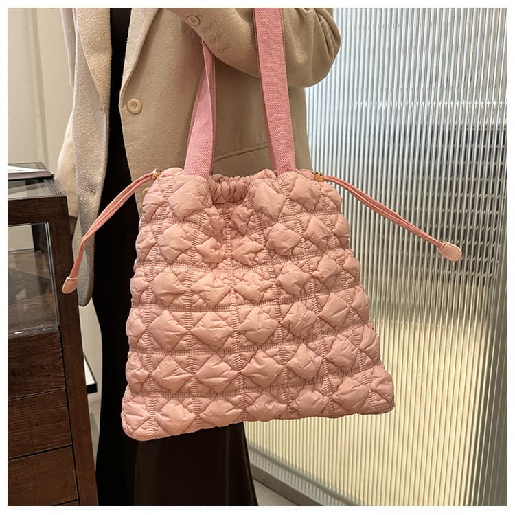 ふんわり軽やか巾着キルティングバッグ