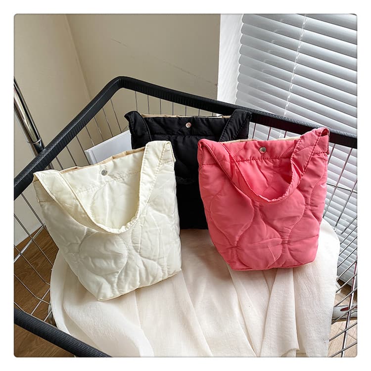 キルティングバッグ ふわり曲線キルティングミニトート