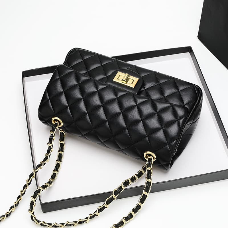 キルティングバッグ キルティングステッチ チェーンショルダー