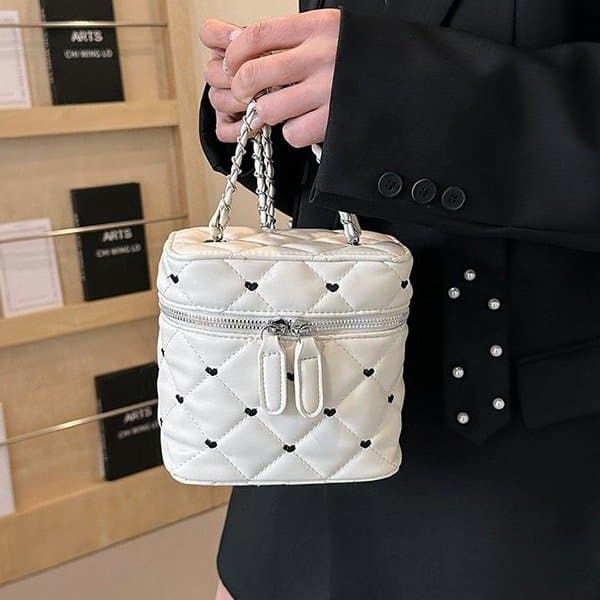 キルティングバッグ ハート刺繍キルティングポシェット