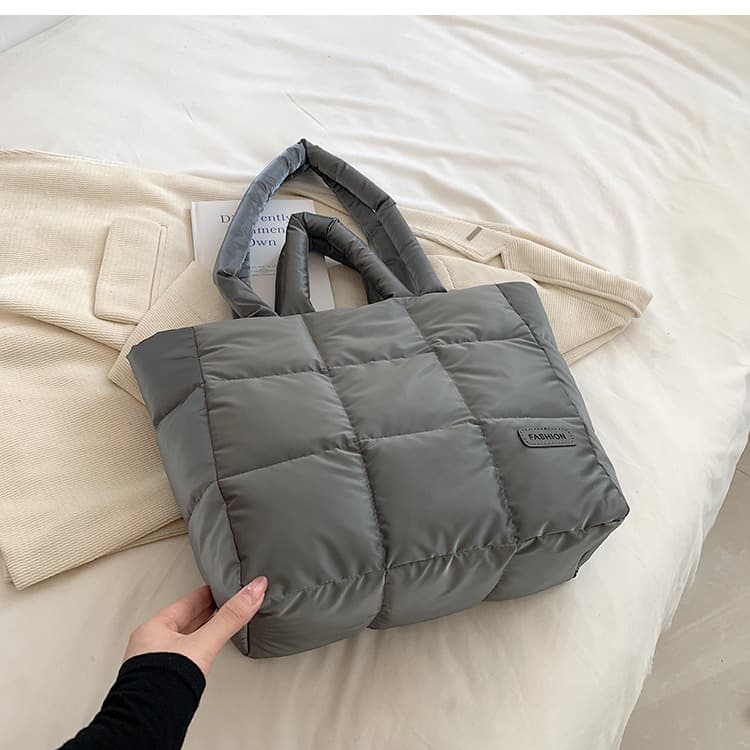 キルティングバッグ ふんわり中綿入りダウン風トートバッグ