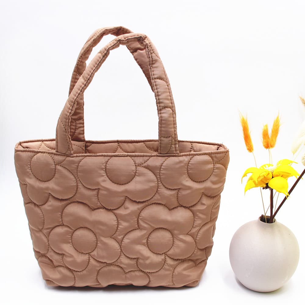 キルティングバッグ 上品花柄キルティングお散歩バッグ