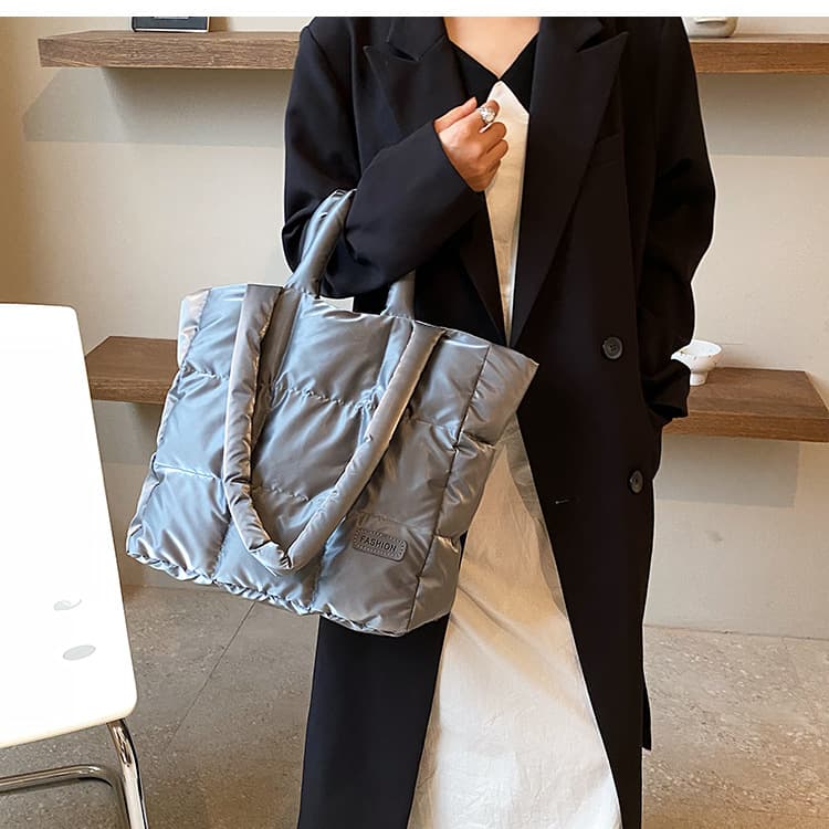 キルティングバッグ ふんわり中綿入りダウン風トートバッグ