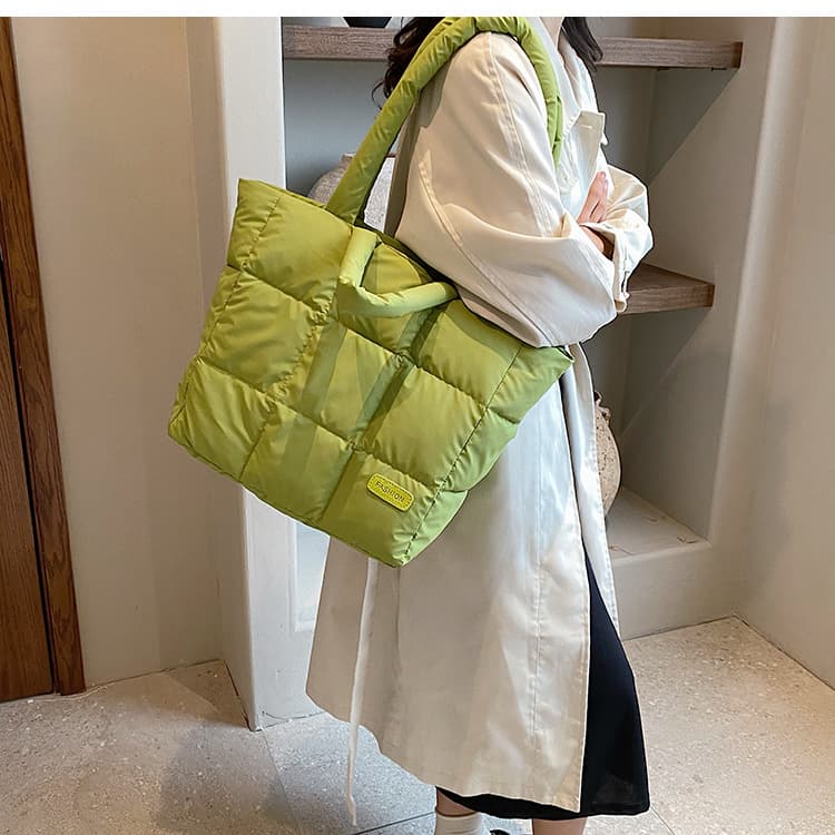 キルティングバッグ ふんわり中綿入りダウン風トートバッグ