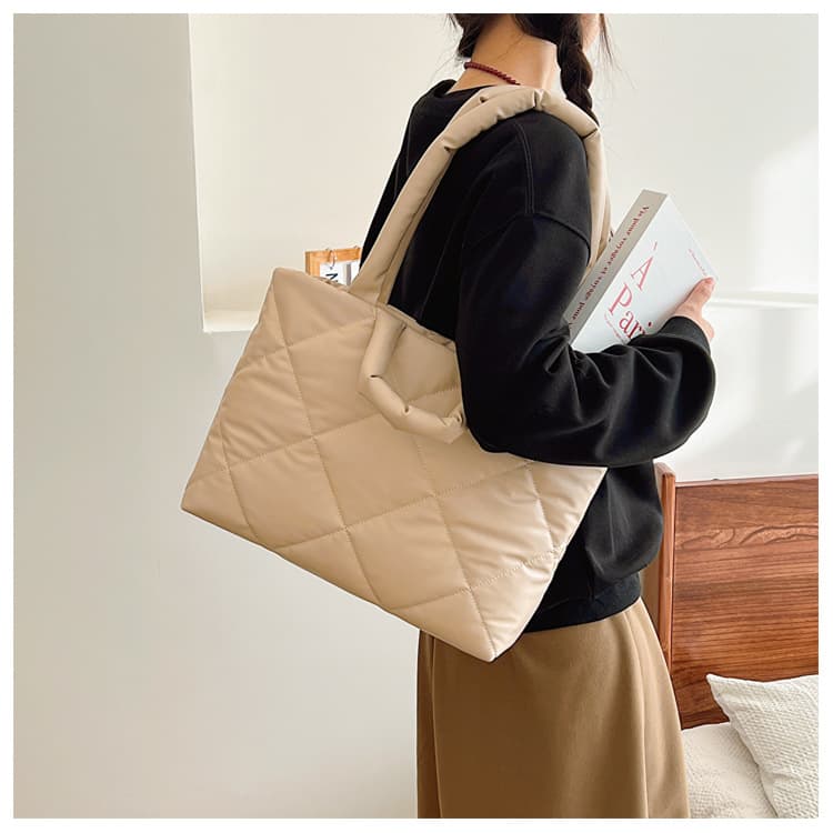 キルティングバッグ ふわふわキルト 大容量トートバッグ