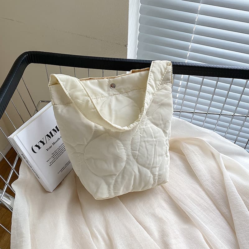 キルティングバッグ ふわり曲線キルティングミニトート