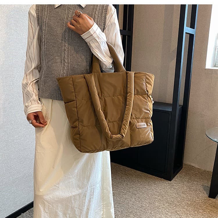 キルティングバッグ ふんわり中綿入りダウン風トートバッグ