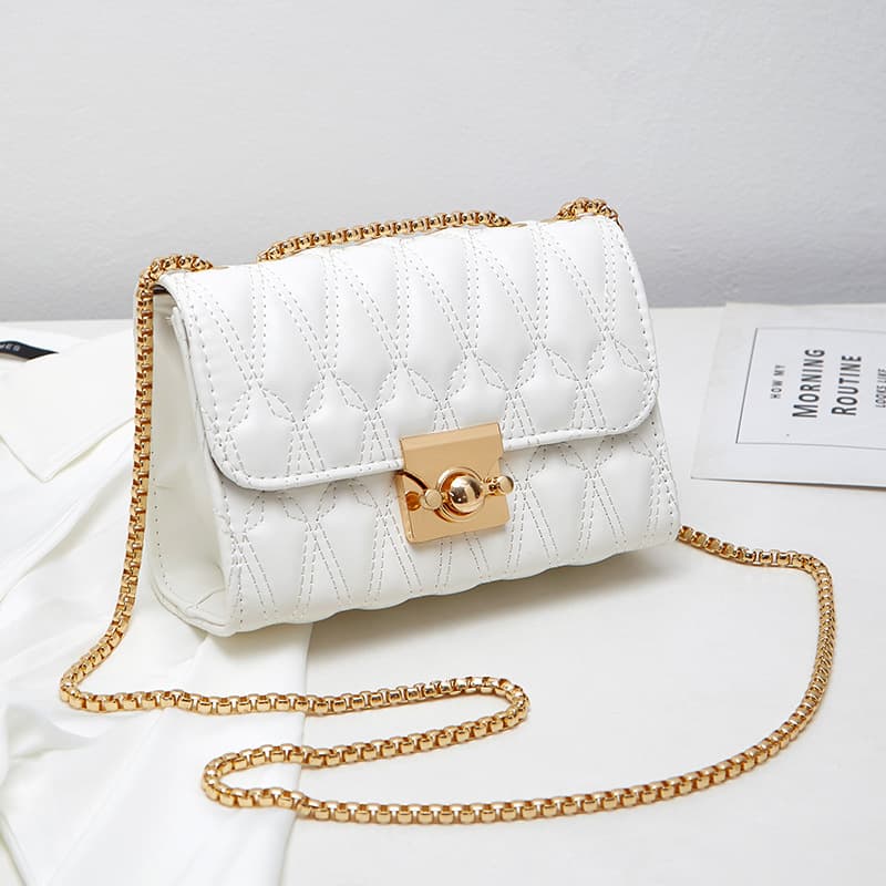 キルティングバッグ 上品なキルティングレザーチェーンバッグ