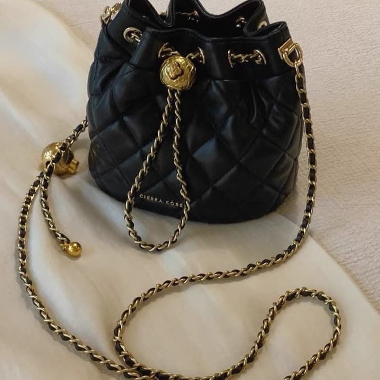 キルティングバッグ なめらかレザーキルティング巾着バッグ