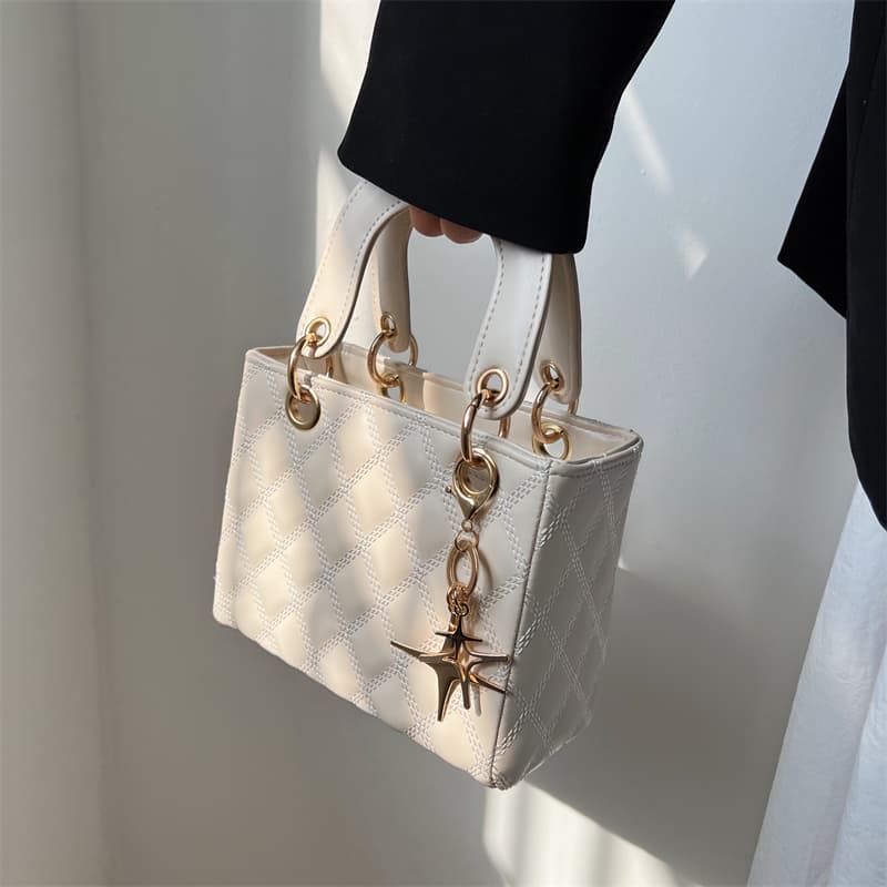 キルティングバッグ キルティング星チャーム付きミニバッグ