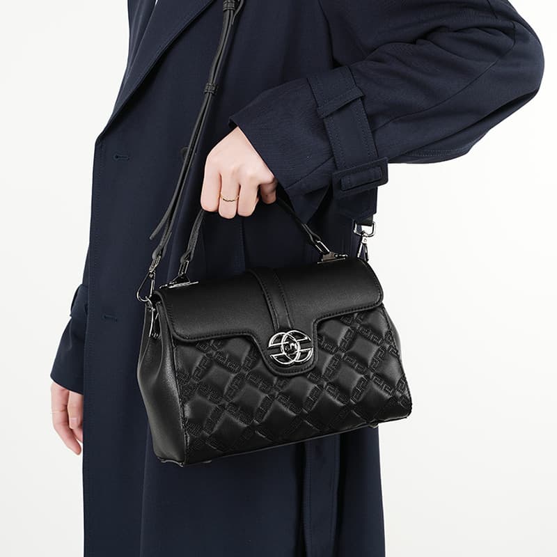 キルティングバッグ モダンキルティング 斜めがけレザーバッグ