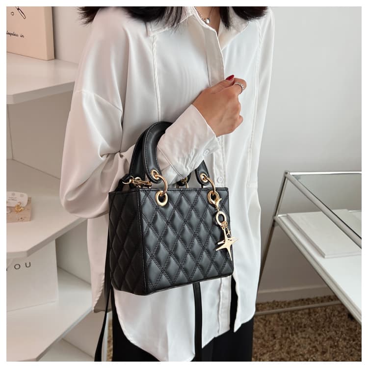 キルティングバッグ キルティング星チャーム付きミニバッグ