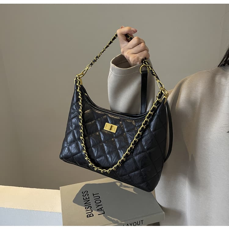 キルティングバッグ キルティングステッチ チェーンショルダーバッグ