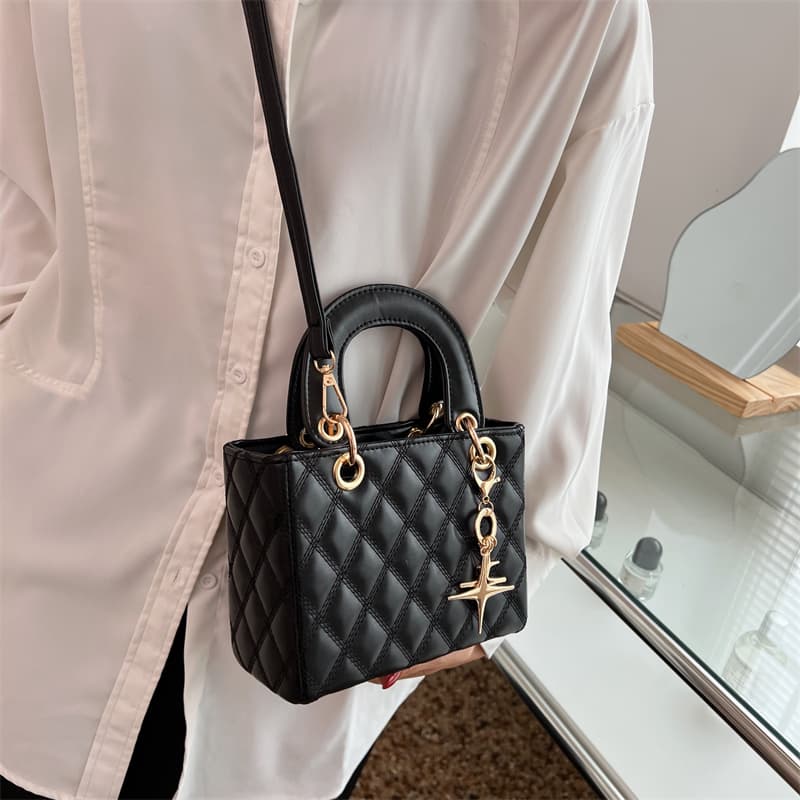 キルティングバッグ キルティング星チャーム付きミニバッグ