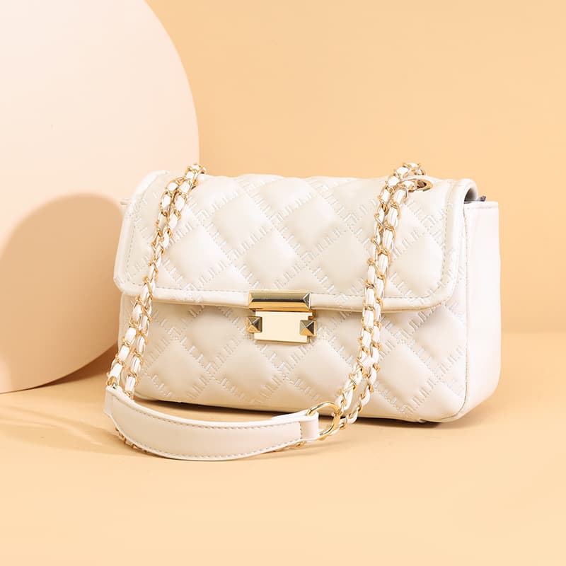 キルティングバッグ キルティング加工レザーチェーンバッグ