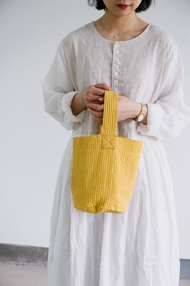 キルティングバッグ 立体縫製のキルト手持ちバッグ