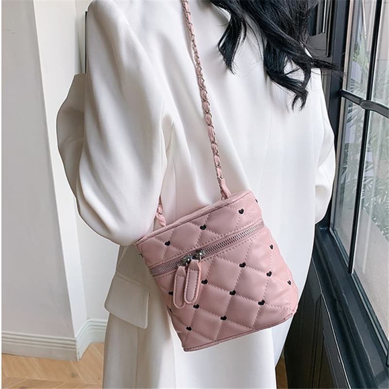 キルティングバッグ ハート刺繍キルティングポシェット