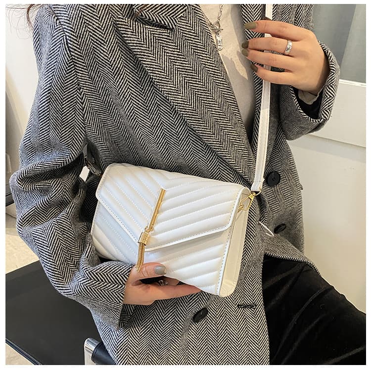 キルティングバッグ クラシック斜めキルト金具付きショルダー