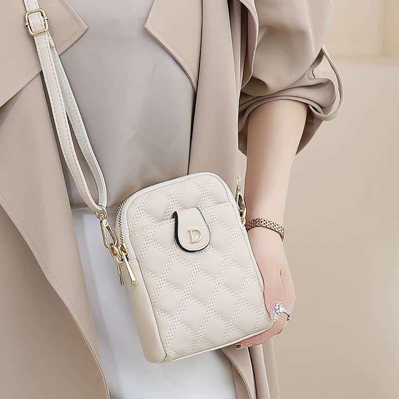 キルティングバッグ 高級感溢れる菱形模様ミニショルダーポーチ