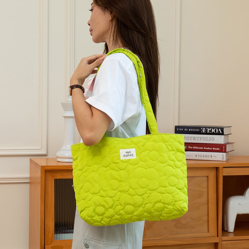 キルティングバッグ 花模様キルティング ふんわり肩掛けバッグ