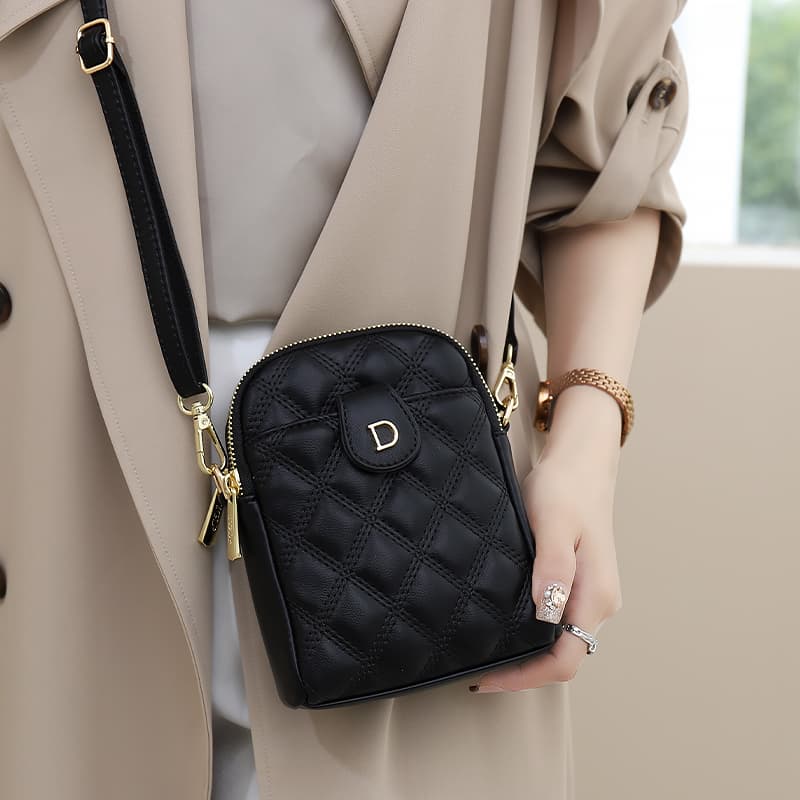 キルティングバッグ 高級感溢れる菱形模様ミニショルダーポーチ